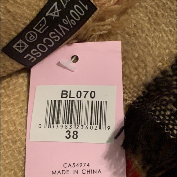 Oversized beige plaid scarf - Picture 5 of 5